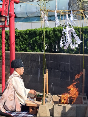 火炊祭の神職と火床